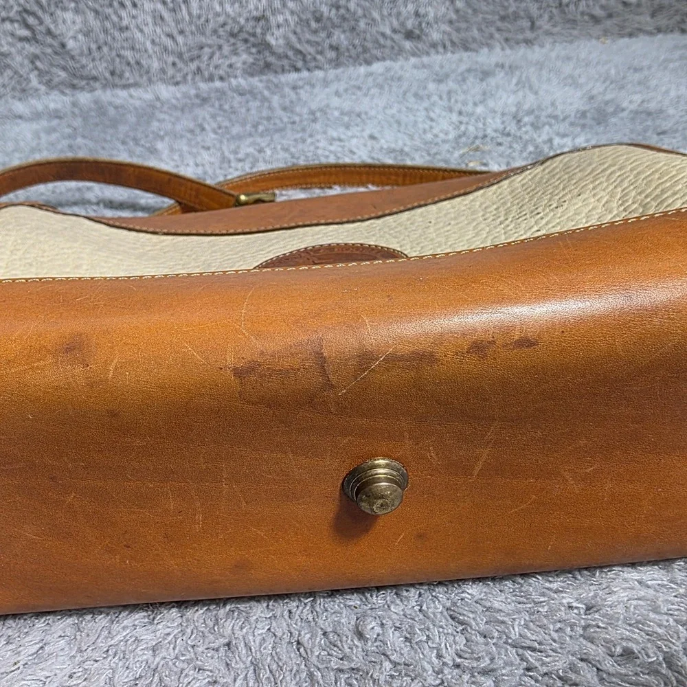 VTG Dooney & Bourke Cream Brown All Weather Leather‎ Shoulder Bag Duck Charm USA
